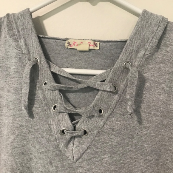 🌻5/20$!! EUC Soft Lace Up V-Neck Color Block Hoodie - Picture 3 of 8